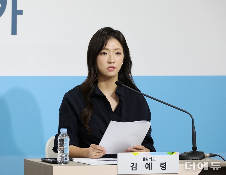 김예령 EBS 현장교사단 영어 대표 강사(대원외고 교사)가 4일 6월 모의평가 영어영역 출제 경향 분석 브리핑을 하고 있다.(사진=교육부)