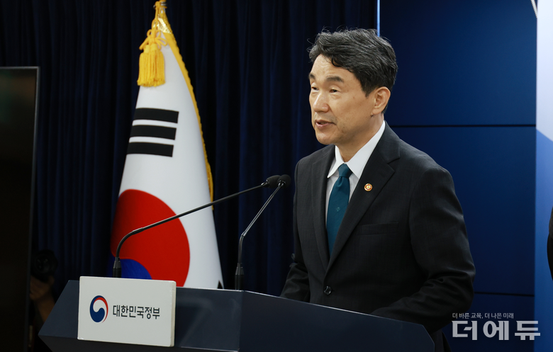 이주호 사회부총리 겸 교육부장관이 30일 교율발전특구 2차 시범지역 선정 결과를 발표하고 있다.(사진=교육부)