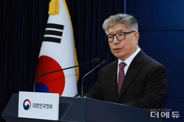 김중수 글로컬대학 위원장이 28일 오전 서울 정부서울청사에서 2024년 글로컬대학 본지정 결과를 발표하고 있다.(사진=교육부)