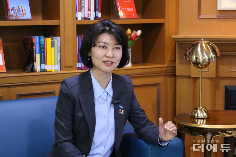 강경숙 조국혁신당 의원이 지난 5월 <더에듀>와 인터뷰를 하고 있다.(사진=지성배 기자)