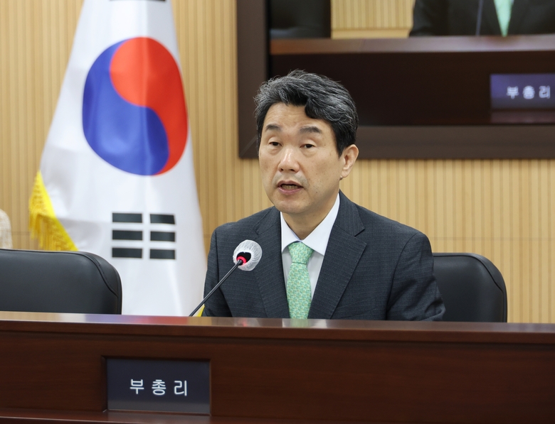  이주호 교육부 장관이 16일 세종 정부세종청사에서 열린 사회관계장관회의에서 발언하고 있다(사진=교육부).