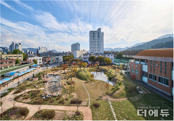 경남 밀주초 공원운동장(사진=교육부).