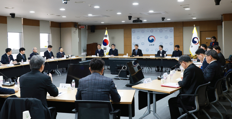 이주호 교육부 장관이 13일 오후 정부세종청사 교육부 대회의실에서 열린 2025년 시도교육청 부교육감 회의에서 발언하고 있다(사진=교육부).