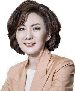 이재명 대통령이 이진숙 전 충남대 총장을 사회부총리 겸 교육부장관으로 지명했다.