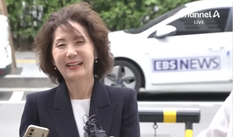 이진숙 사회부총리 겸 교육부장관 후보자가 지난달 30일 첫 출근길에서 기자들의 질문에 답변하고 있다.(사진=채널A 캡처)