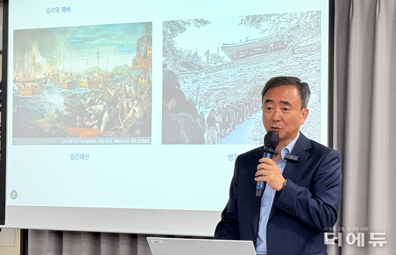 임문영 미래전환 대표가 지난 12일 도산아카데미와 더에듀가 공동 주최주관한 제334회 스마트포럼에 나서 AI 시대 지식 리더십의 중요성을 강조했다.(사진=여원동 기자)