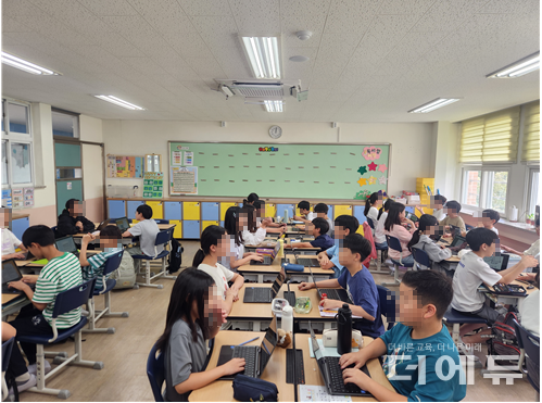 ‘짝의 불편함 해결하기’ 활동 중인 학생들 모습.(사진= 고미정 교사.)