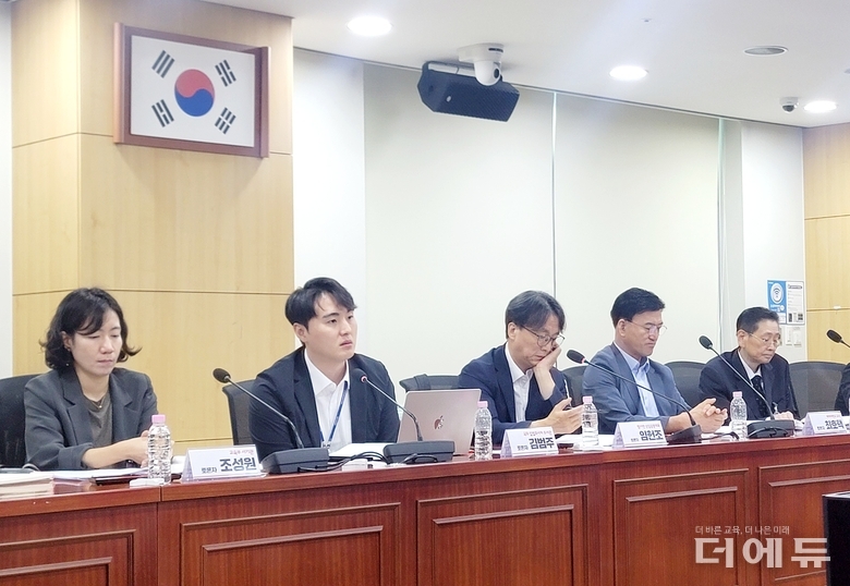 (왼쪽 두 번째) 김범주 국회 입법조사처 조사관이 토론을 통해 자신의 의견을 밝히고 있다.(사진=지성배 기자)_