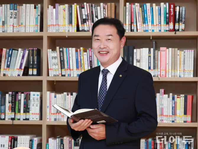 제34대 한국중등교장협의회장으로 선출된 남경민 전남 여수 화양고 교장.(사진=한국중등교장협의회)