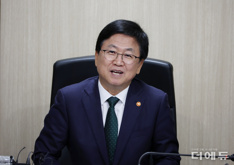최교진 교육부장관이 지난달 25일 전국시도부교육감 회의에서 고교학점제 운영 개선 방안을 발표하고 있다.(사진=교육부)