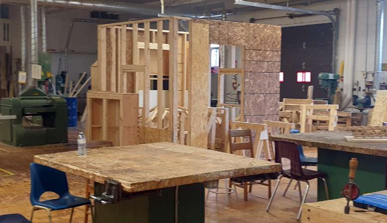 상지고 제1 목공실에서 건축 수업 중 만들고 있던 모형 목조 주택. 학생들은 학기말에 지붕까지 완성했다.(사진=정은수) 