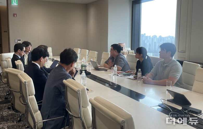 2025년 6월, 초등교사노동조합 관계자들이 로펌과 법률 검토를 진행하고 있다.(사진=초등노조)