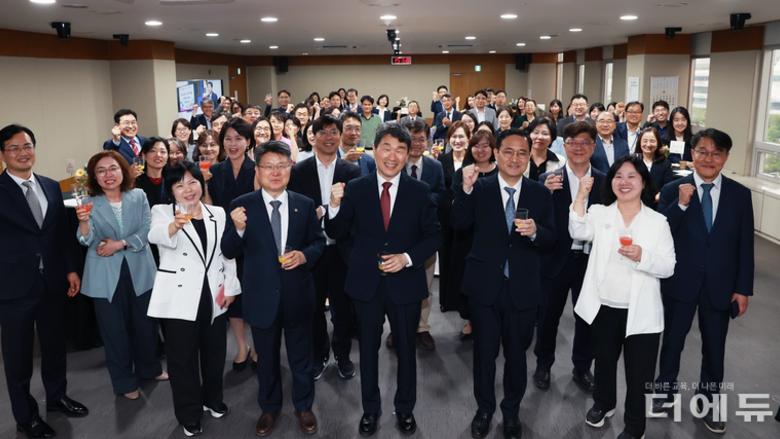 이주호 장관 퇴임..."교육은 새로운 시작의 출발선, 소통과 협력에서 실마리 찾을 수 있어"