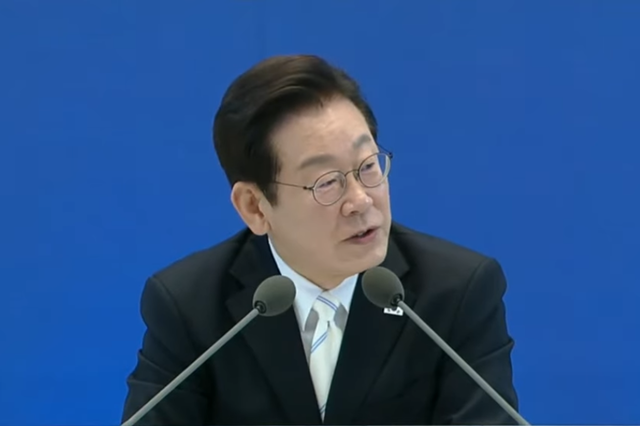 李대통령 "저학년부터 AI 교육 전면 시행"...전교조 "강력 반대"