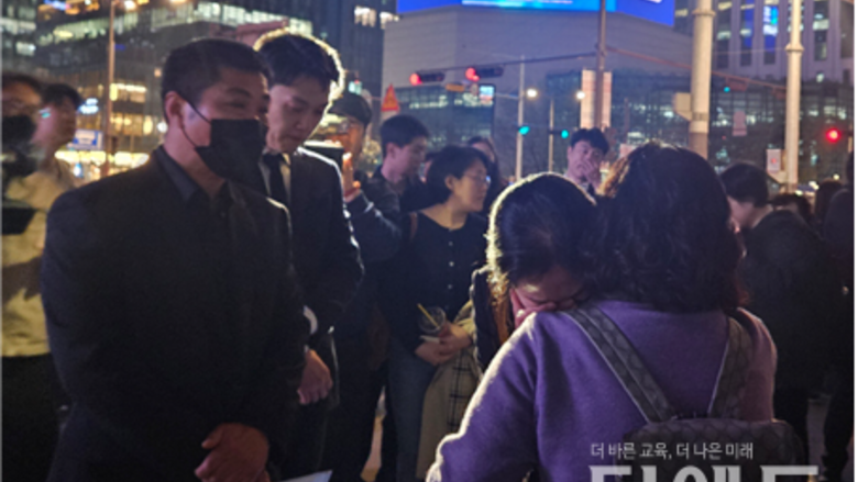 길거리서, 온라인서 울린 목소리 "아직 널 보내지 못해"...부천 사립유치원 사망 교사 추모 집회 열려