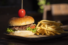 [AI 기사] 영국, 학교 급식 기준 13년 만에 개편... 튀김류·고당분 디저트 제한